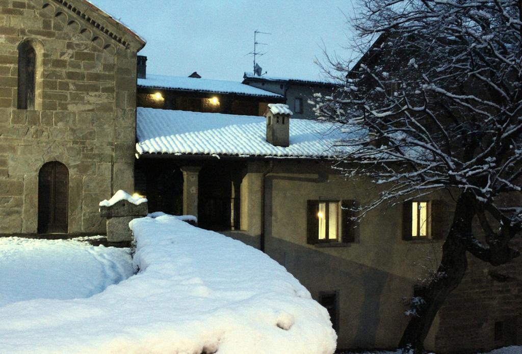 Historical House Medieval Abbey - Al Chiostro Sotto il Monte الغرفة الصورة