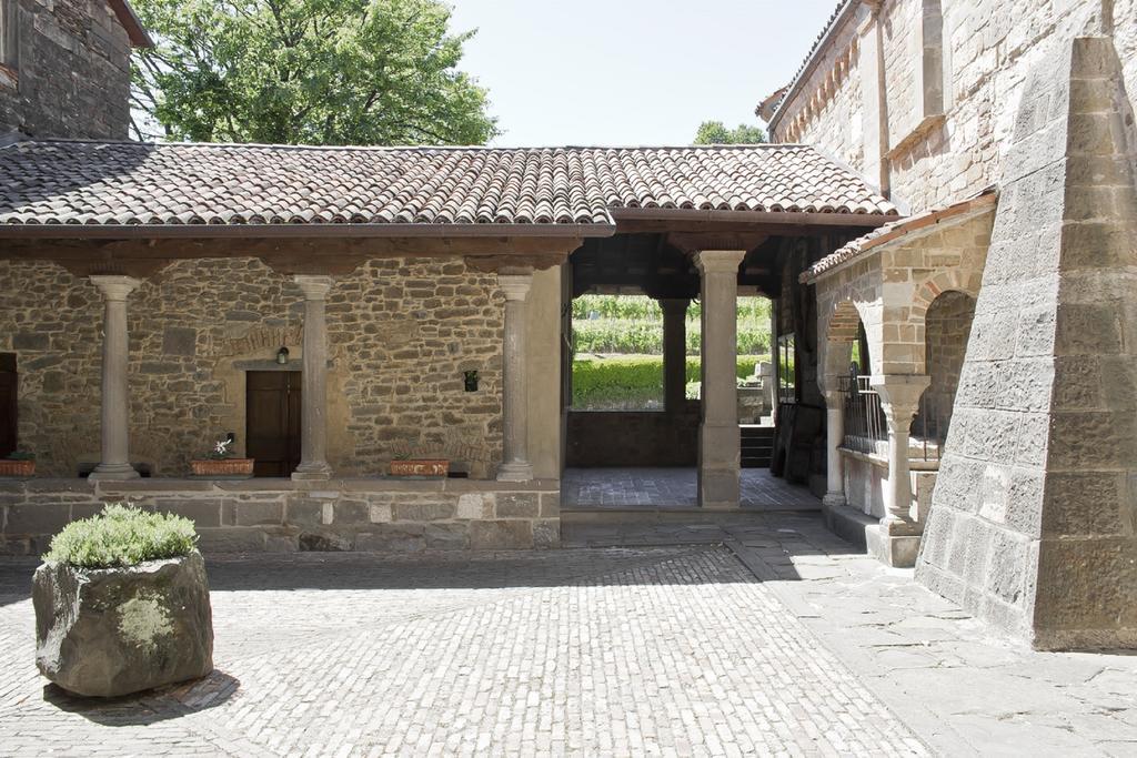 Historical House Medieval Abbey - Al Chiostro Sotto il Monte الغرفة الصورة